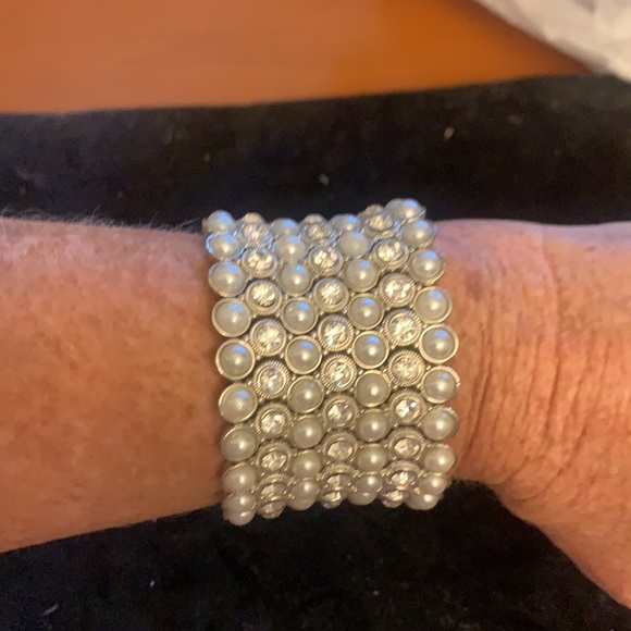 Pearl Rhinestone Bracelet - Picture 2 of 3